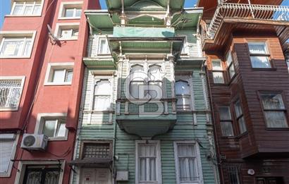 Arnavutköy’ün Kalbinde, Tarihi 3 Katlı Müstakil Köşk”