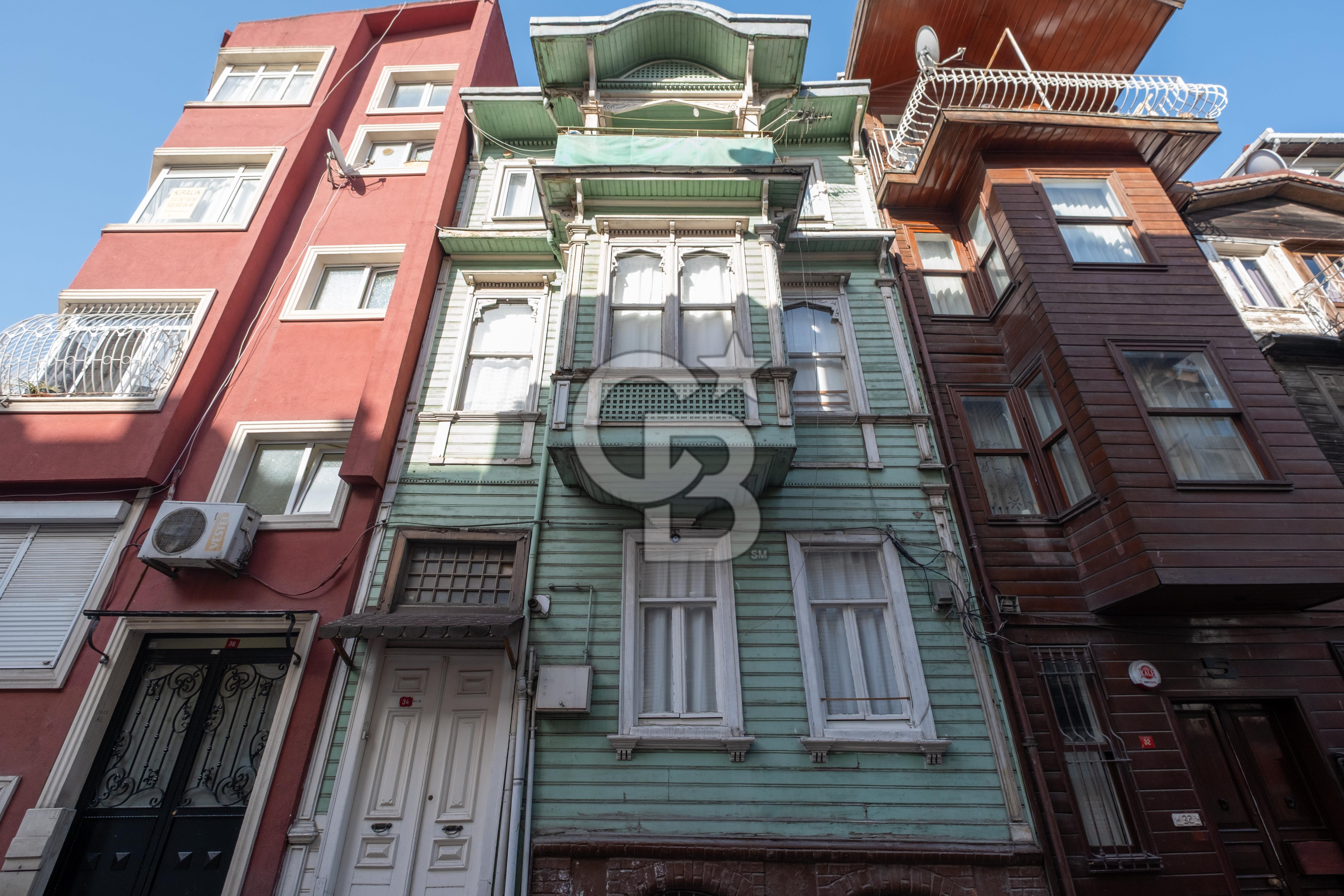 Arnavutköy’ün Kalbinde, Tarihi 3 Katlı Müstakil Köşk”