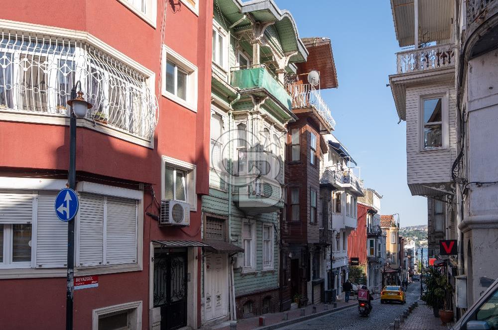 Arnavutköy’ün Kalbinde, Tarihi 3 Katlı Müstakil Köşk”