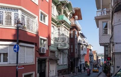 Arnavutköy’ün Kalbinde, Tarihi 3 Katlı Müstakil Köşk”