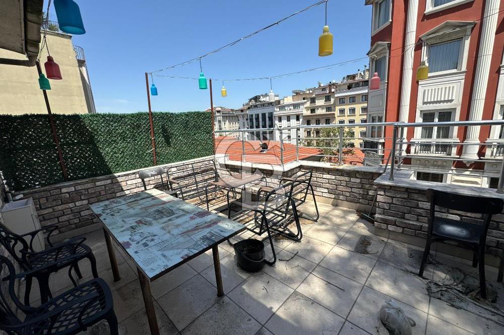 Sirkeci, Otellerin Bulunduğu Ebusuud Cad.'de 185 m2 Satılık Bina