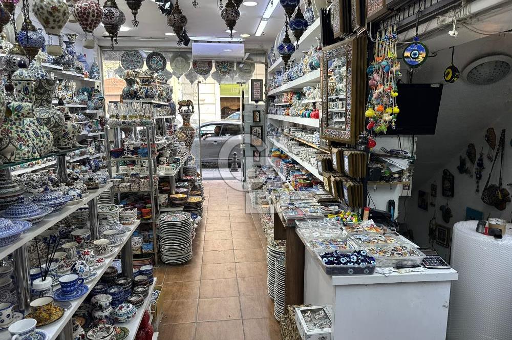 Sirkeci, Otellerin Bulunduğu Ebusuud Cad.'de 185 m2 Satılık Bina