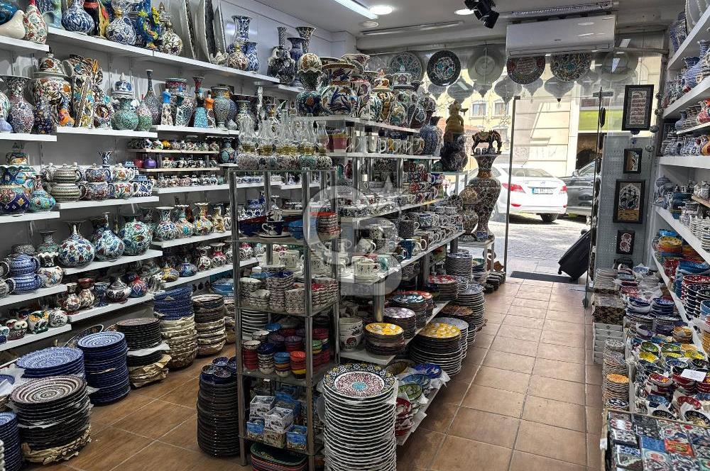 Sirkeci, Otellerin Bulunduğu Ebusuud Cad.'de 185 m2 Satılık Bina