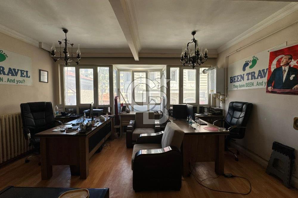 Sirkeci, Otellerin Bulunduğu Ebusuud Cad.'de 185 m2 Satılık Bina
