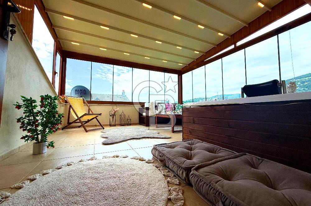 Dikili Merkezde Satılık 5+2 Full Eşyalı Tripleks Villa
