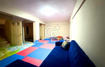 Dikili Merkezde Satılık 5+2 Full Eşyalı Tripleks Villa