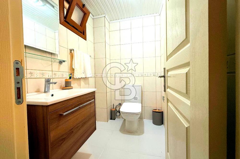 Dikili Merkezde Satılık 5+2 Full Eşyalı Tripleks Villa