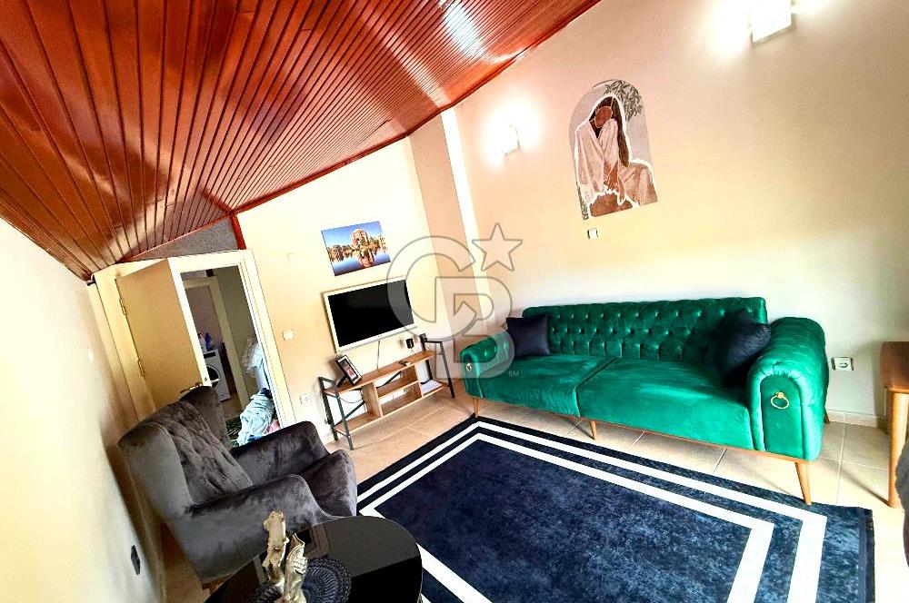 Dikili Merkezde Satılık 5+2 Full Eşyalı Tripleks Villa