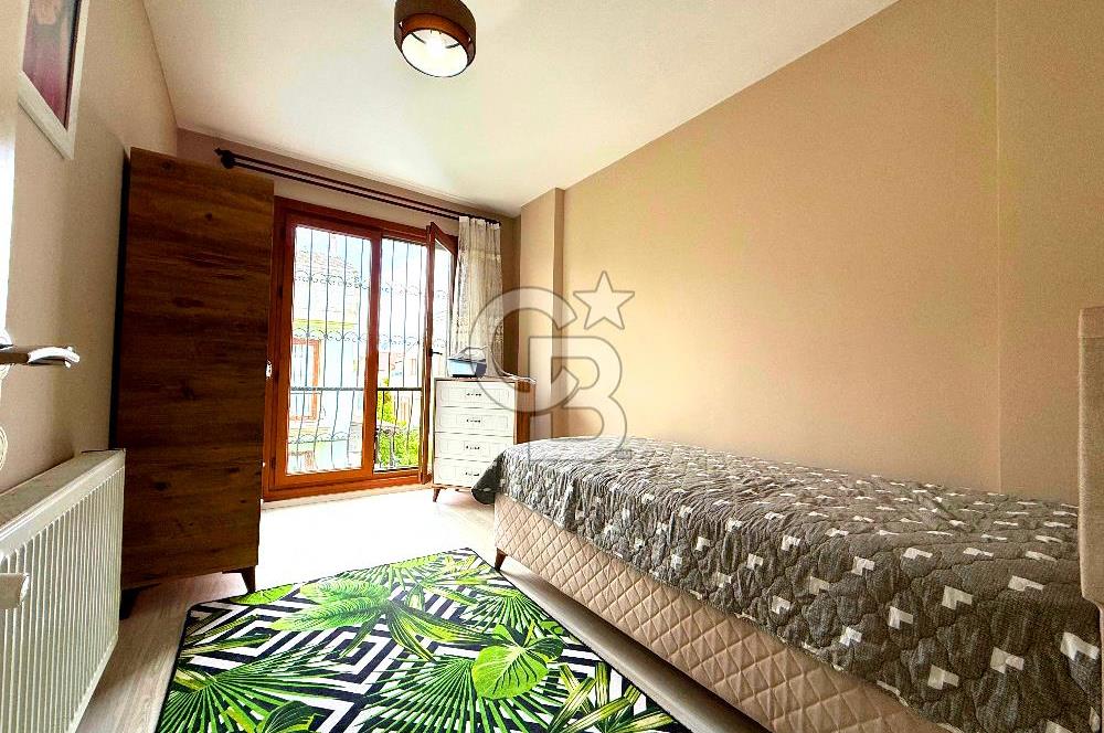 Dikili Merkezde Satılık 5+2 Full Eşyalı Tripleks Villa