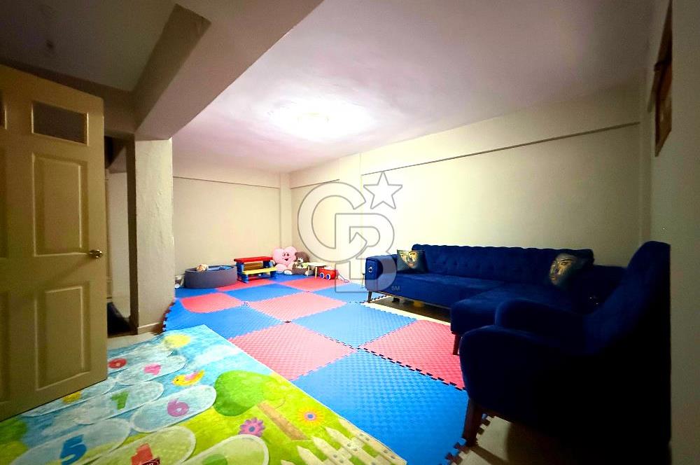 Dikili Merkezde Satılık 5+2 Full Eşyalı Tripleks Villa