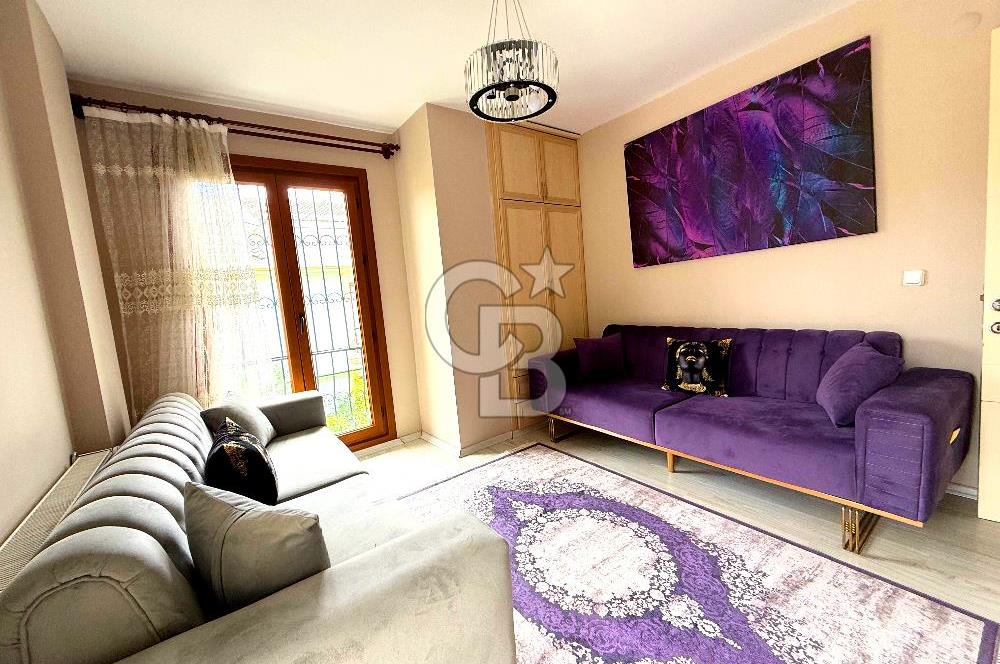 Dikili Merkezde Satılık 5+2 Full Eşyalı Tripleks Villa