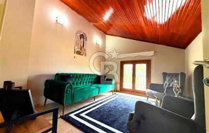 Dikili Merkezde Satılık 5+2 Full Eşyalı Tripleks Villa
