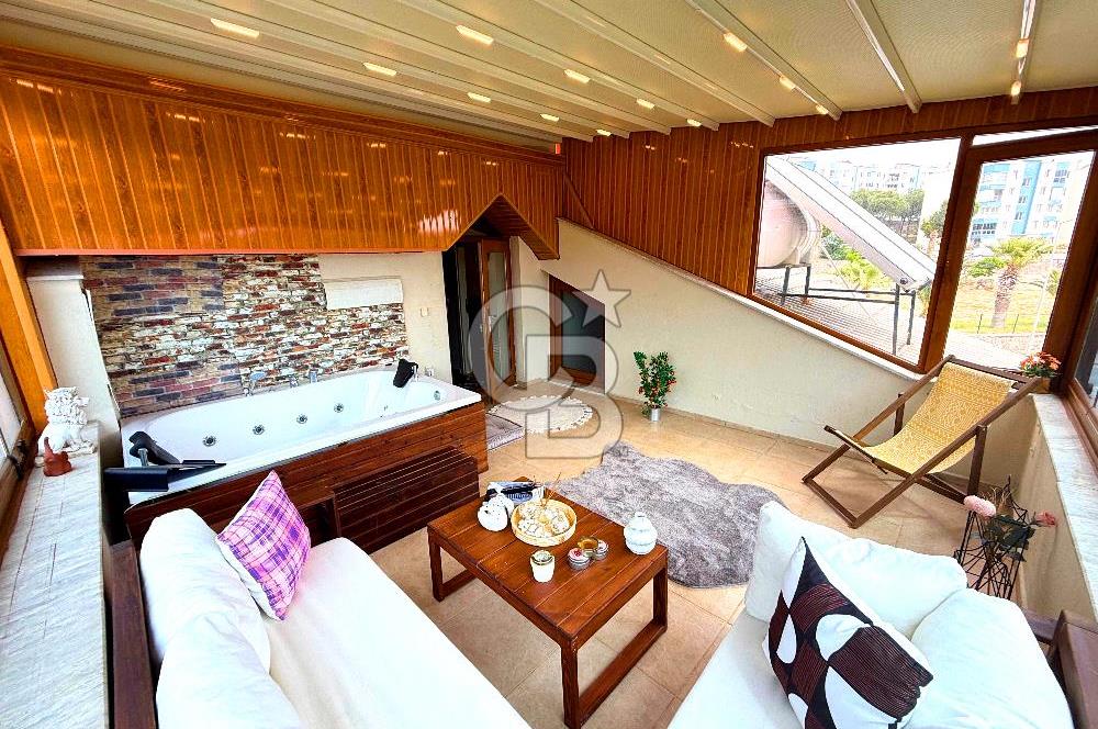 Dikili Merkezde Satılık 5+2 Full Eşyalı Tripleks Villa