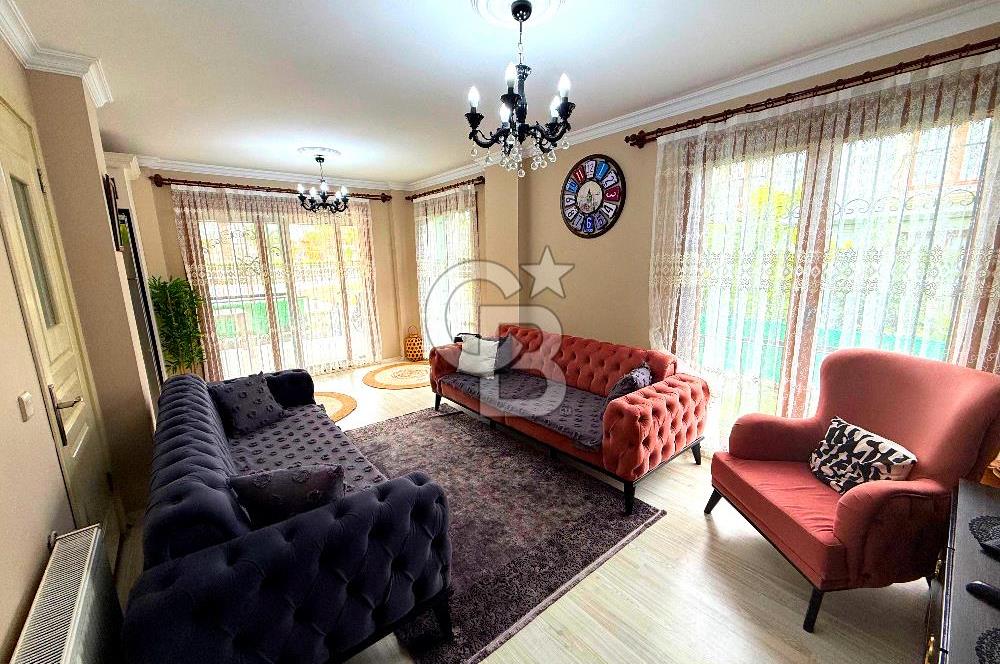 Dikili Merkezde Satılık 5+2 Full Eşyalı Tripleks Villa