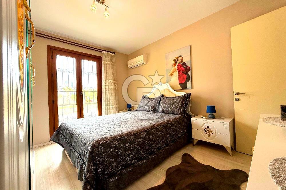 Dikili Merkezde Satılık 5+2 Full Eşyalı Tripleks Villa