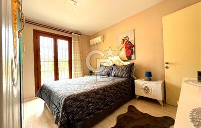 Dikili Merkezde Satılık 5+2 Full Eşyalı Tripleks Villa
