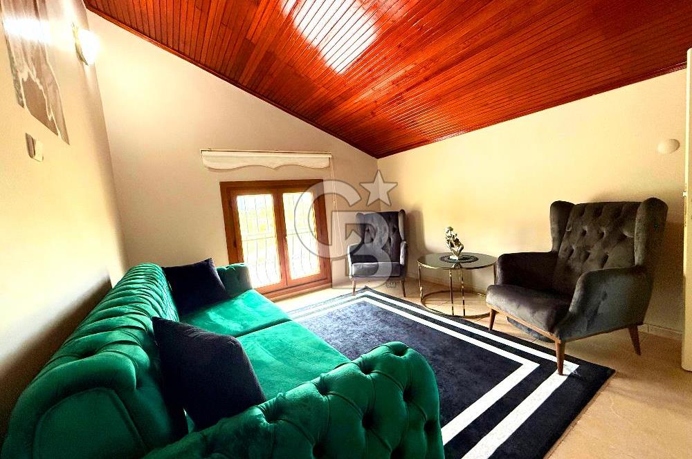 Dikili Merkezde Satılık 5+2 Full Eşyalı Tripleks Villa