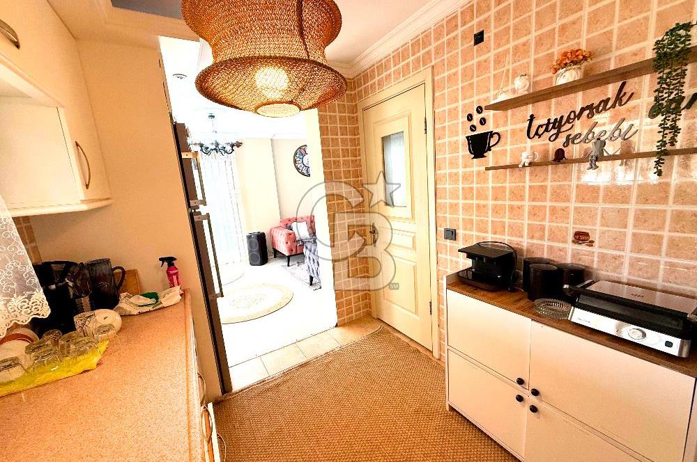 Dikili Merkezde Satılık 5+2 Full Eşyalı Tripleks Villa