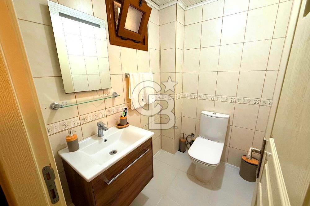 Dikili Merkezde Satılık 5+2 Full Eşyalı Tripleks Villa