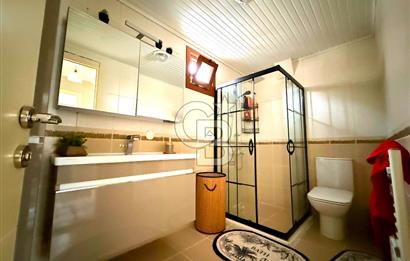 Dikili Merkezde Satılık 5+2 Full Eşyalı Tripleks Villa