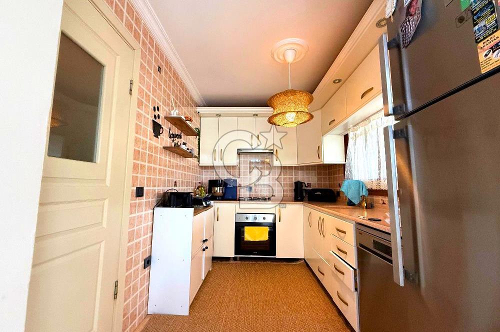 Dikili Merkezde Satılık 5+2 Full Eşyalı Tripleks Villa