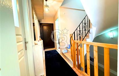 Dikili Merkezde Satılık 5+2 Full Eşyalı Tripleks Villa