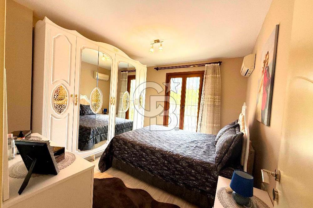 Dikili Merkezde Satılık 5+2 Full Eşyalı Tripleks Villa