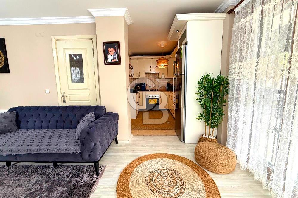 Dikili Merkezde Satılık 5+2 Full Eşyalı Tripleks Villa