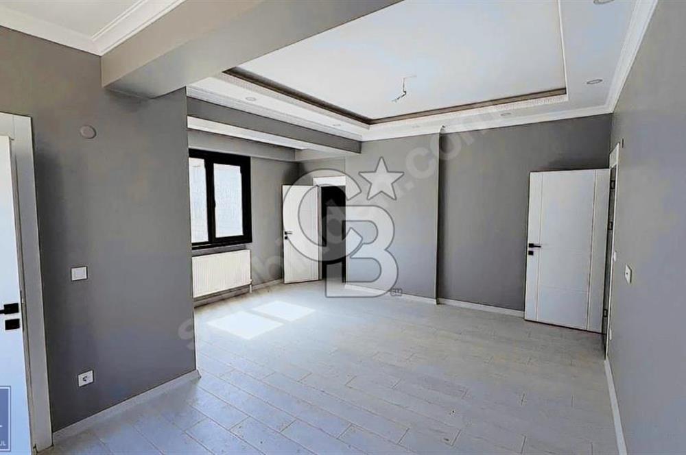 ÇEKMEKÖY TUNA SİTESİ'NDE SATILIK 5+1 BAHÇE DUBLEKSİ DAİRE