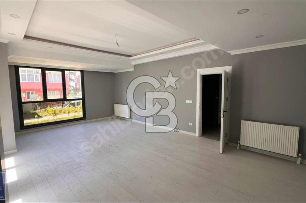 ÇEKMEKÖY TUNA SİTESİ'NDE SATILIK 5+1 BAHÇE DUBLEKSİ DAİRE