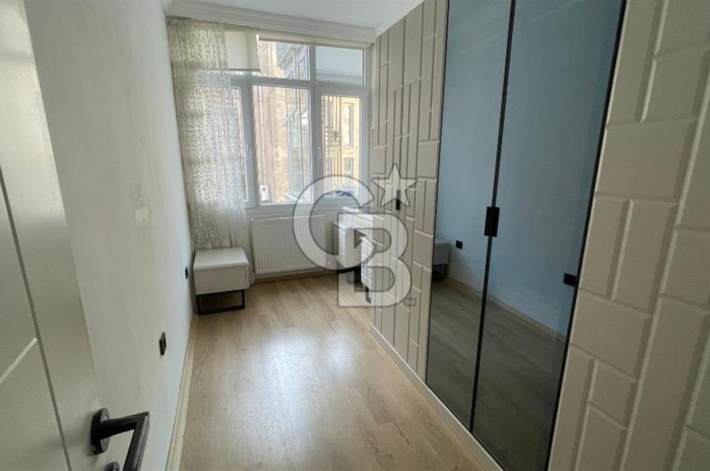 KARŞIYAKA ÇARŞININ KALBİNDE TADİLATLI EŞYALI KİRALIK 3+1 DAİRE