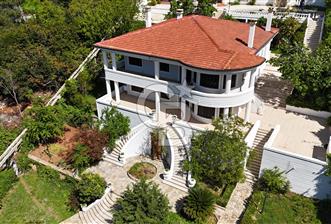 İstanbul büyükadada 2200 m2 7+2 satılık köşk