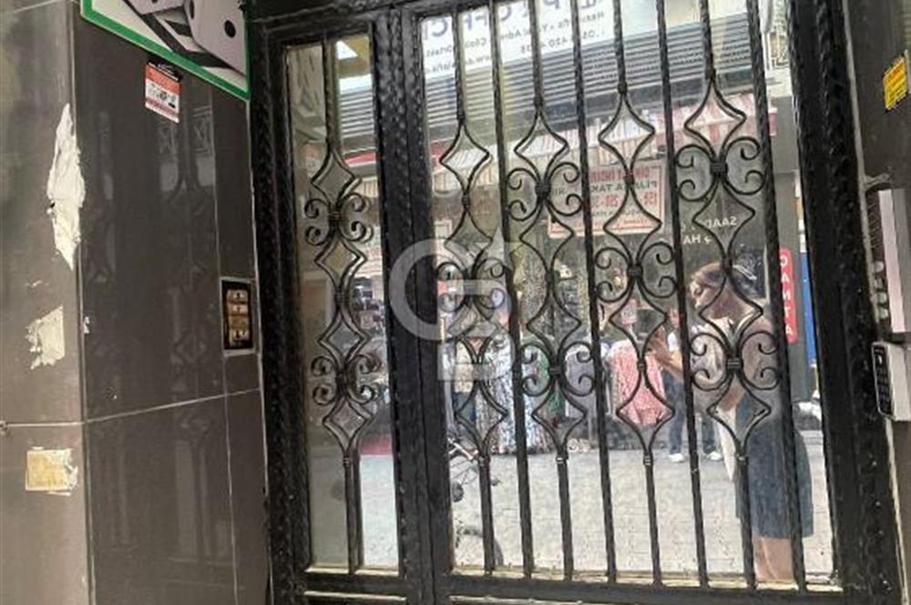 KARŞIYAKA ÇARŞININ KALBİNDE TADİLATLI EŞYALI KİRALIK 3+1 DAİRE