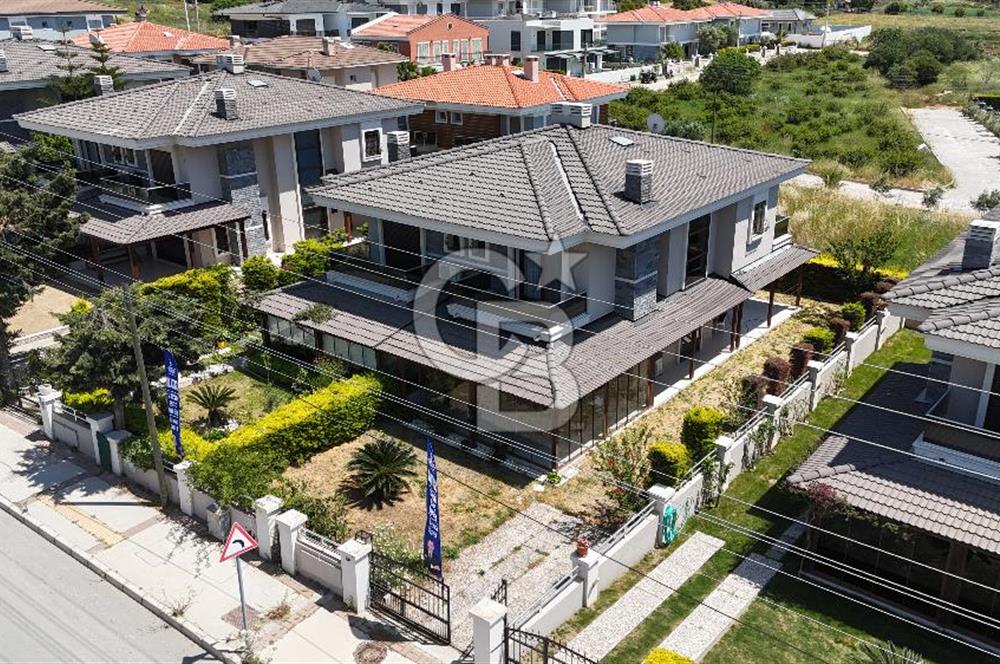 Çeşme Çiftlikköy’de Kaçırılmayacak Fırsat! Plaja Yürüme Mesafesinde SATILIK 3+1 Müstakil Villa