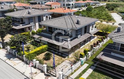Çeşme Çiftlikköy’de Kaçırılmayacak Fırsat! Plaja Yürüme Mesafesinde SATILIK 3+1 Müstakil Villa