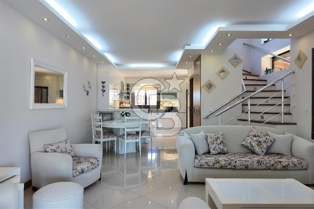Çeşme Çiftlikköy’de Kaçırılmayacak Fırsat! Plaja Yürüme Mesafesinde SATILIK 3+1 Müstakil Villa