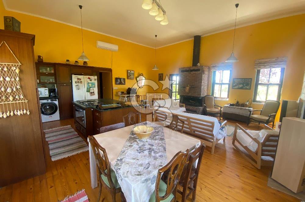 BOZCAADA PAPAZBAHÇE'DE 2.5 DÖNÜM BAHÇE İÇİNDE SATILIK BAĞ EVİ