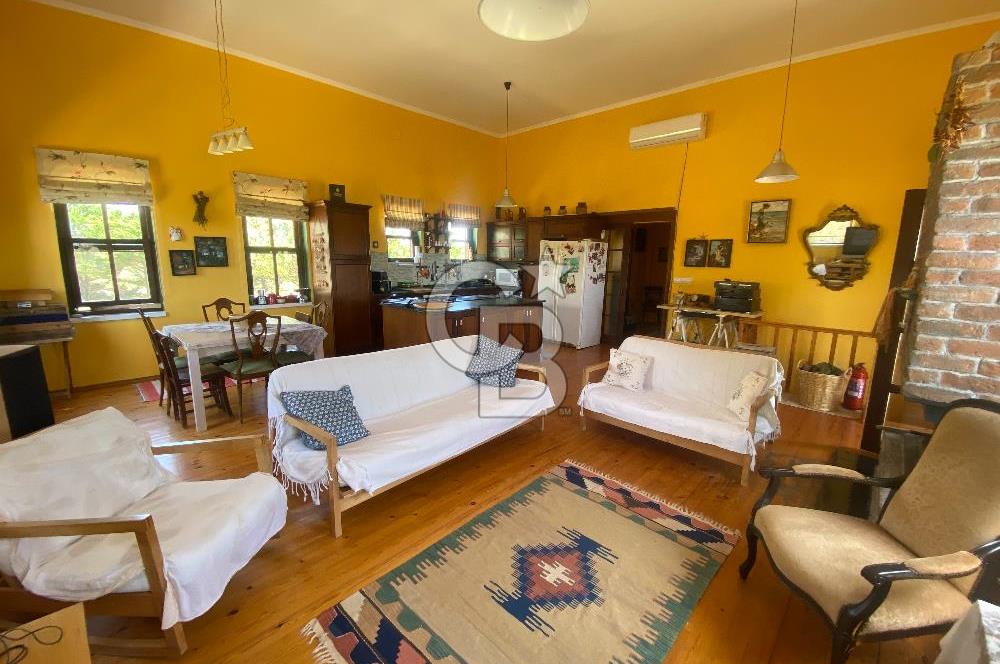 BOZCAADA PAPAZBAHÇE'DE 2.5 DÖNÜM BAHÇE İÇİNDE SATILIK BAĞ EVİ