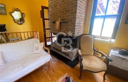 BOZCAADA PAPAZBAHÇE'DE 2.5 DÖNÜM BAHÇE İÇİNDE SATILIK BAĞ EVİ