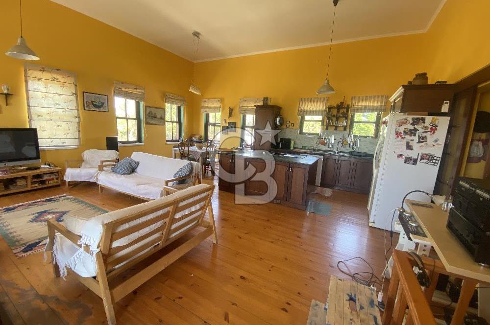 BOZCAADA PAPAZBAHÇE'DE 2.5 DÖNÜM BAHÇE İÇİNDE SATILIK BAĞ EVİ