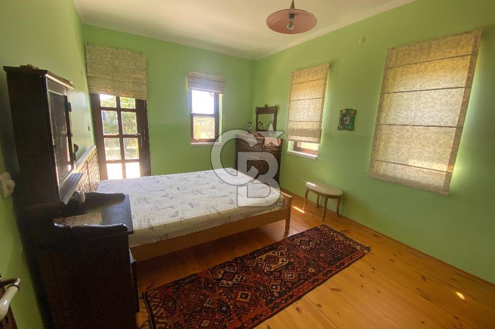 BOZCAADA PAPAZBAHÇE'DE 2.5 DÖNÜM BAHÇE İÇİNDE SATILIK BAĞ EVİ