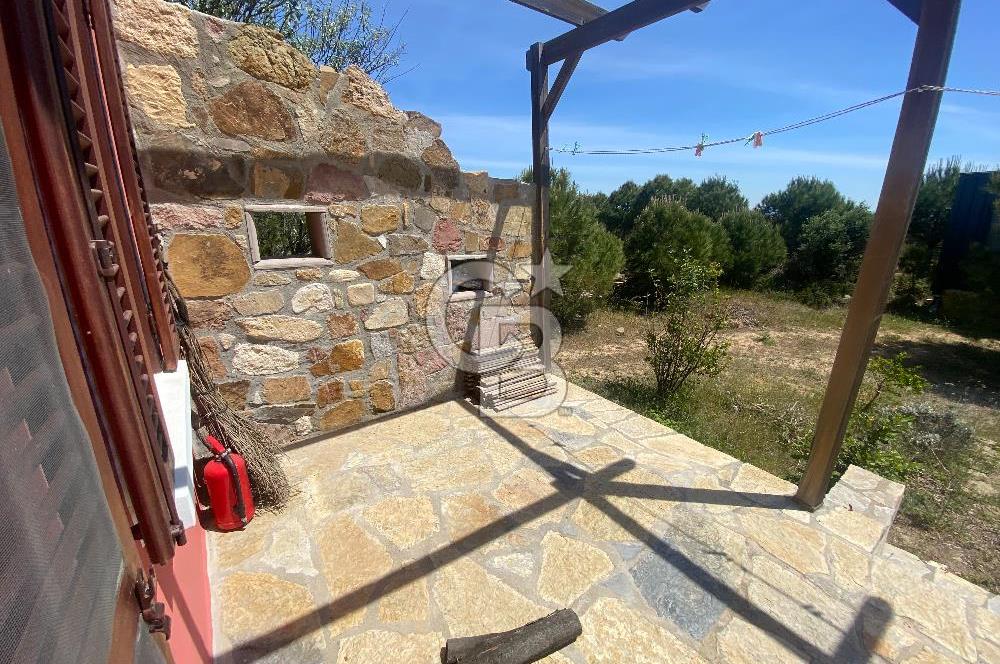 BOZCAADA PAPAZBAHÇE'DE 2.5 DÖNÜM BAHÇE İÇİNDE SATILIK BAĞ EVİ
