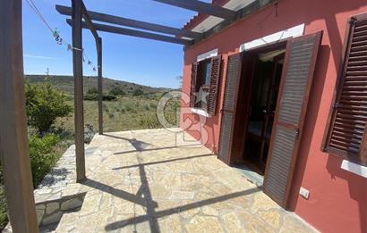 BOZCAADA PAPAZBAHÇE'DE 2.5 DÖNÜM BAHÇE İÇİNDE SATILIK BAĞ EVİ