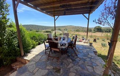 BOZCAADA PAPAZBAHÇE'DE 2.5 DÖNÜM BAHÇE İÇİNDE SATILIK BAĞ EVİ