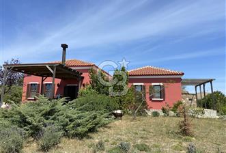 BOZCAADA PAPAZBAHÇE'DE 2.5 DÖNÜM BAHÇE İÇİNDE SATILIK BAĞ EVİ