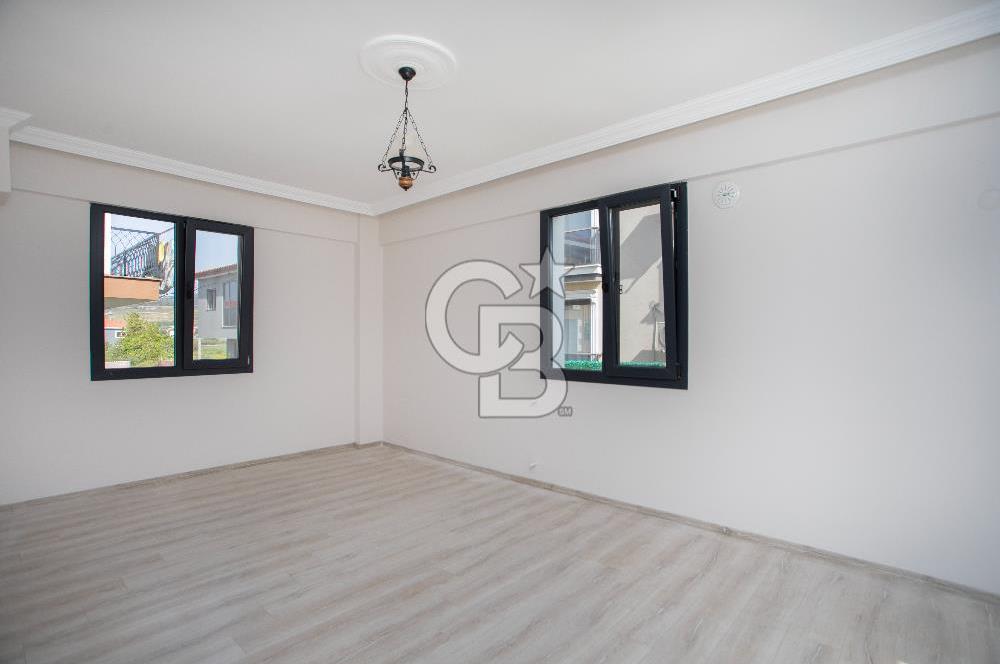 Foça Kazım Dirik Mah. Kiralık 1+1 Bahçe Katı Daire