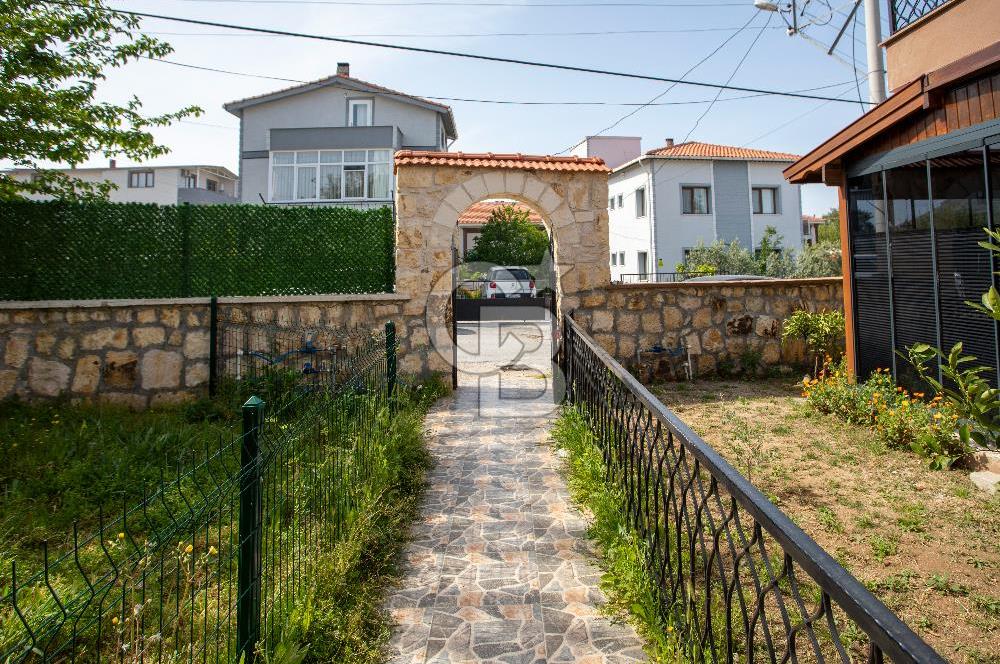 Foça Kazım Dirik Mah. Kiralık 1+1 Bahçe Katı Daire