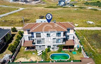 Foça Kazım Dirik Mah. Satılık Eşyalı 1+1 Müstakil Bahçeli Daire