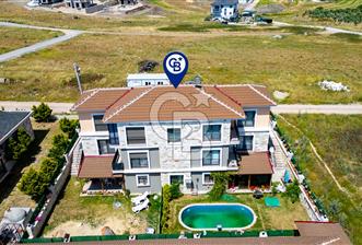 Foça Kazım Dirik Mah. Satılık Eşyalı 1+1 Müstakil Bahçeli Daire