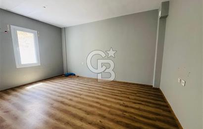 Foça Fevzipaşa Mahallesi Çarşı İçinde Kiralık 2+1 Daire